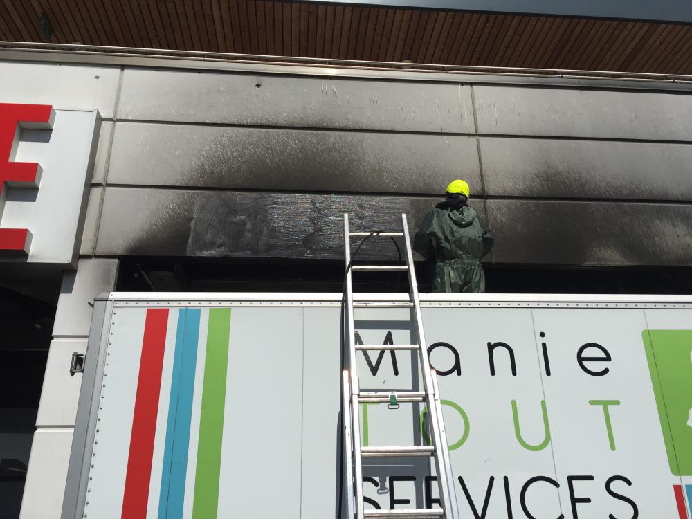 Assainissement incendie Delhaize Mouscron, Après sinistre La cryogénie pour le nettoyage cryogénique de Mouscron à Lille en photo Entreprise de nettoyage,société de nettoyage,agent de propreté,désinfection,nettoyage agro alimentaire,nettoyage cryogénique,nettoyage d`atelier,nettoyage d`usine,nettoyage de machine,nettoyage de graisse,Entreprise de nettoyage belgique,société de nettoyage belgique,agent de propreté belgique,désinfection belgique,nettoyage agro alimentaire belgique,Entreprise de nettoyage france,société de nettoyage france,agent de propreté france,désinfection france,nettoyage agro alimentaire france